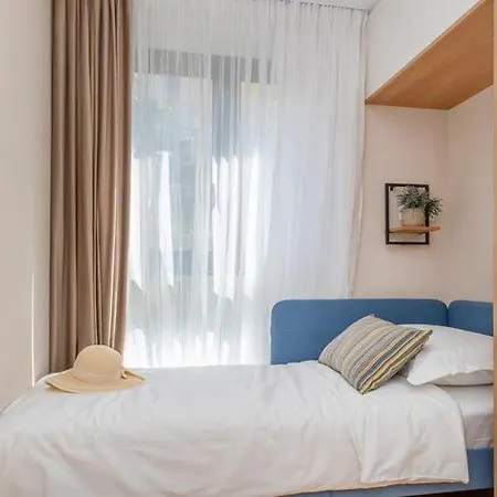 Floramye - Three Bedroom With Balcony דירה