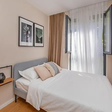 Floramye - Three Bedroom With Balcony * דוברובניק
