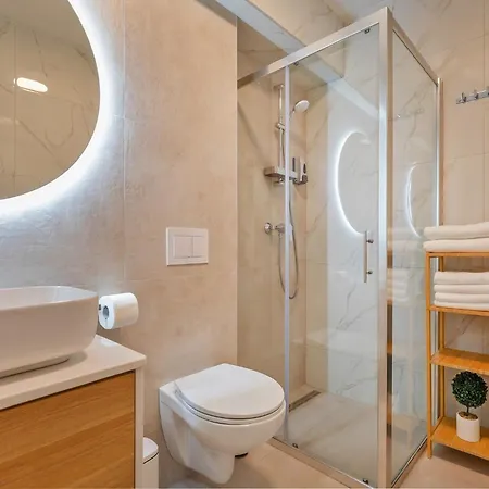 Floramye - Three Bedroom With Balcony