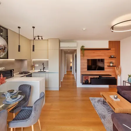 Floramye - Three Bedroom With Balcony Apartamento