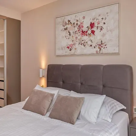 דירה Floramye - Three Bedroom With Balcony *