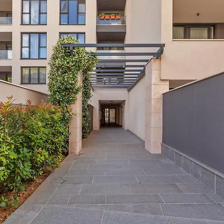 Floramye - Three Bedroom With Balcony דירה